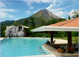 Swimming pool and wet bar at the Arenal Manoa Hotel in Costa Rica