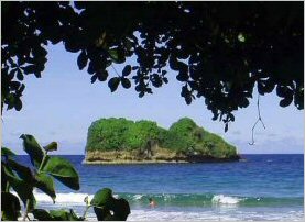 The beach in Cahuita is ideal for enjoying the sea