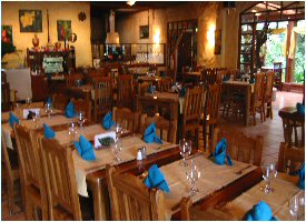 Restaurant at the Claro de Luna Hotel in Costa Rica