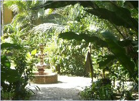 The Courtyard hotel has well mainteined gardens