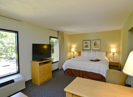 Fully equipped rooms in the Hampton Inn and suites in Costa Rica