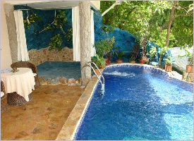 Pool at Issimo suites in Costa Rica