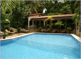 Swimming pool at Villa Lirio Hotel in Manuel Antonio