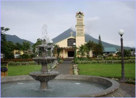 From the La Fortuna Park you get an amazing view of the Majestic Arenal Volcano
