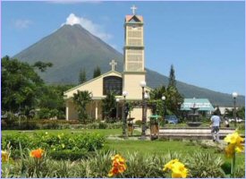 The amazing Arenal volcano view from the Central Park in La Fortuna, Costa Rica