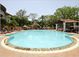 Swimming pool at El Martino Resort in Costa Rica