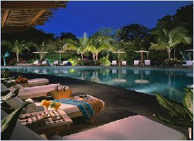 Swimming pool with full service at the Four Seasons in Costa Rica