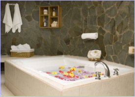 Relax in the tub at Villa Florencia