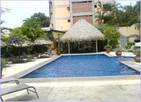 Swimming pool at the Villas del Rio Hotel in Escazu