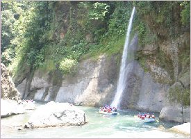 Crossing the canyons at Pacuare river in Costa Rica